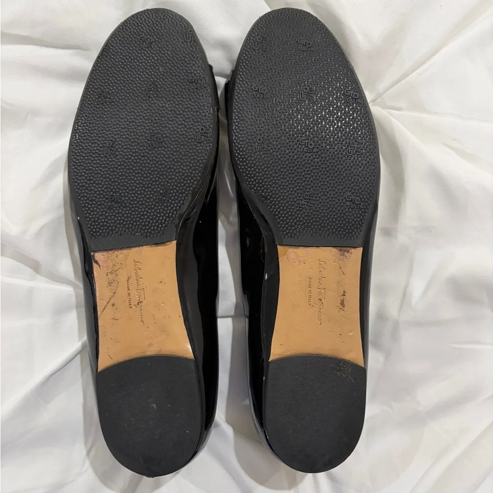 Salvatore Ferragamo Black Patent Vara Bow Flats with Gold Logo - Picture 6 of 7